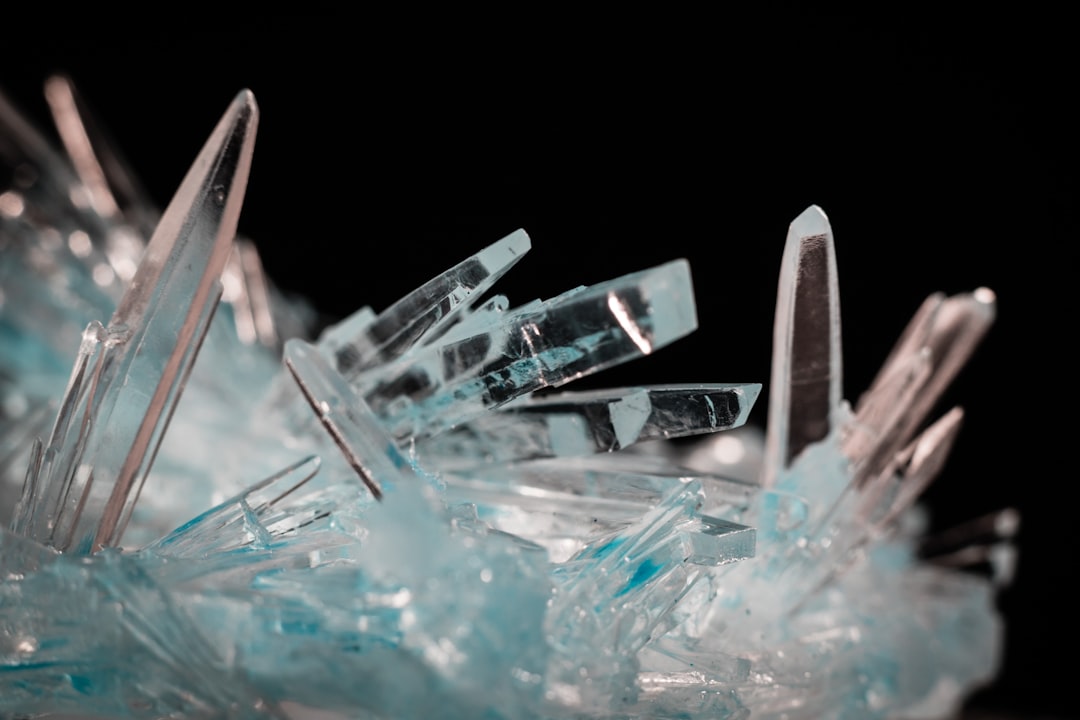 Sapphire FUE: What the Blade Actually Changes, and What It Cannot